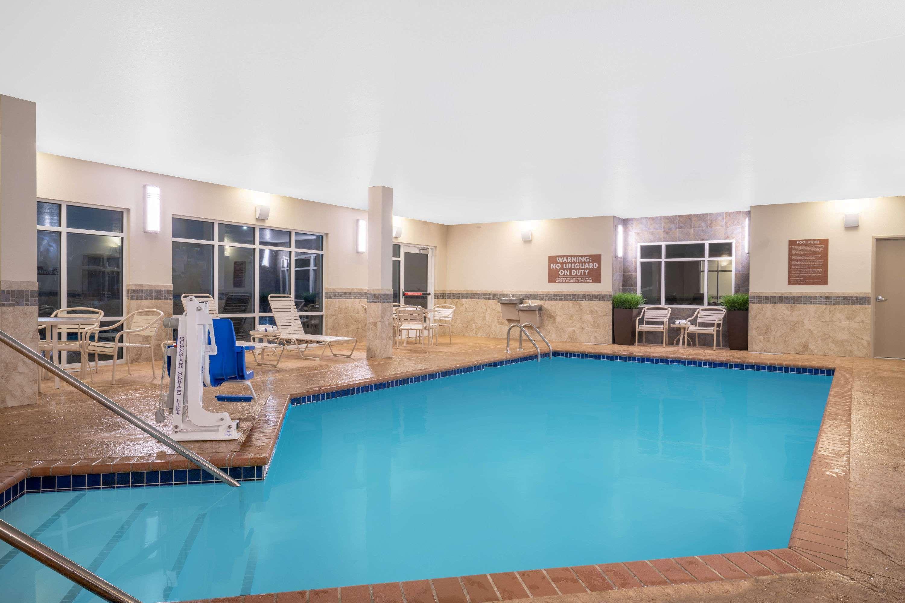 Americinn By Wyndham Windom Ngoại thất bức ảnh