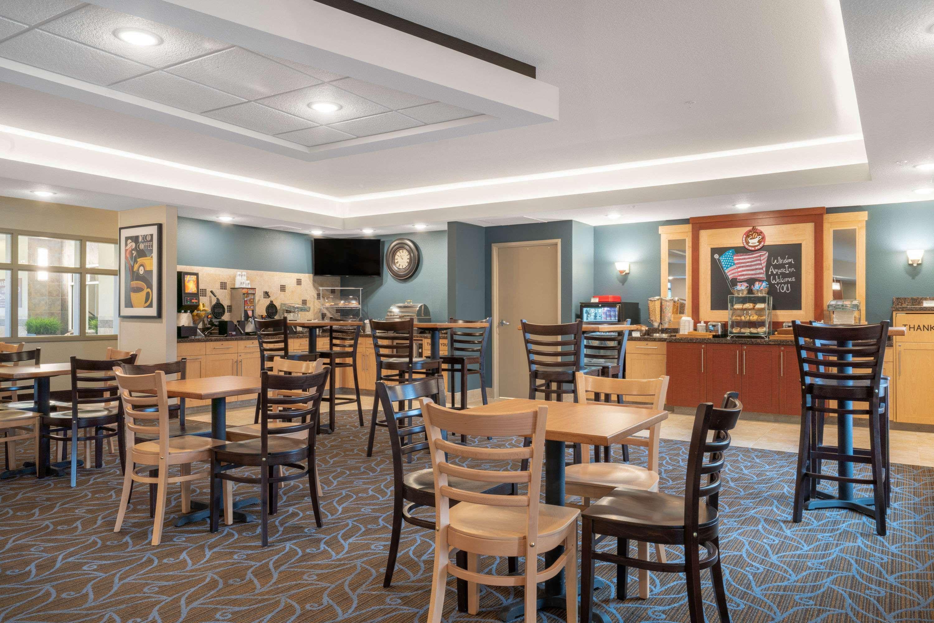 Americinn By Wyndham Windom Ngoại thất bức ảnh